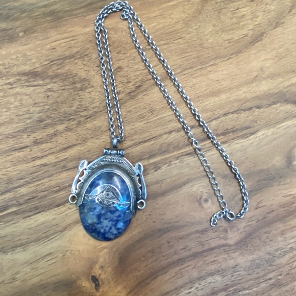 Beautiful blue gemstone pendant in intricately carved Tuareg design setting - Picture 3 of 5
